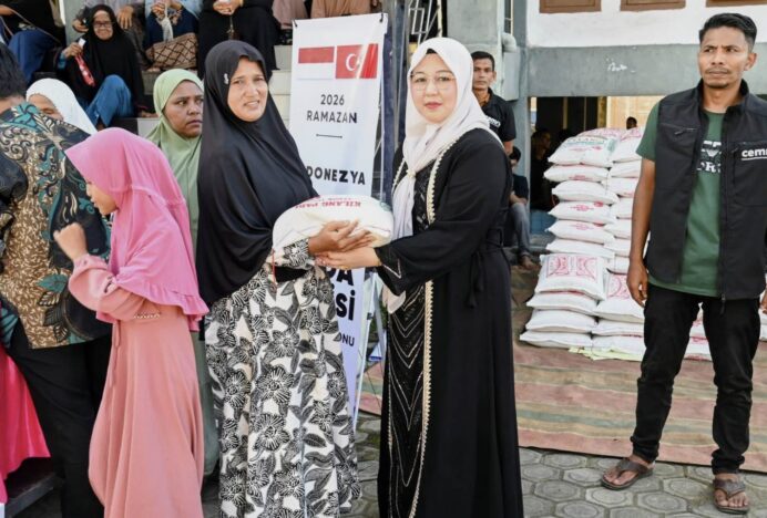 TP PKK Aceh Besar Bersama ASA Salurkan Bantuan Ramadhan untuk Warga Dhuafa di Montasik