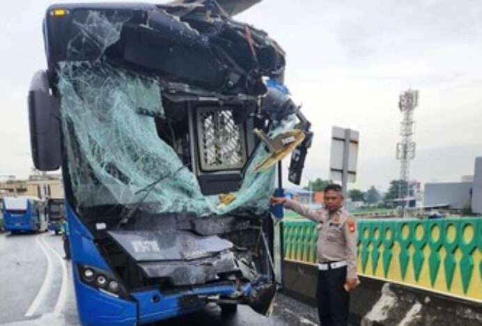 Sopir TransJakarta Tabrakan di ‘Jalur Langit’ Terancam 1 Tahun Penjara