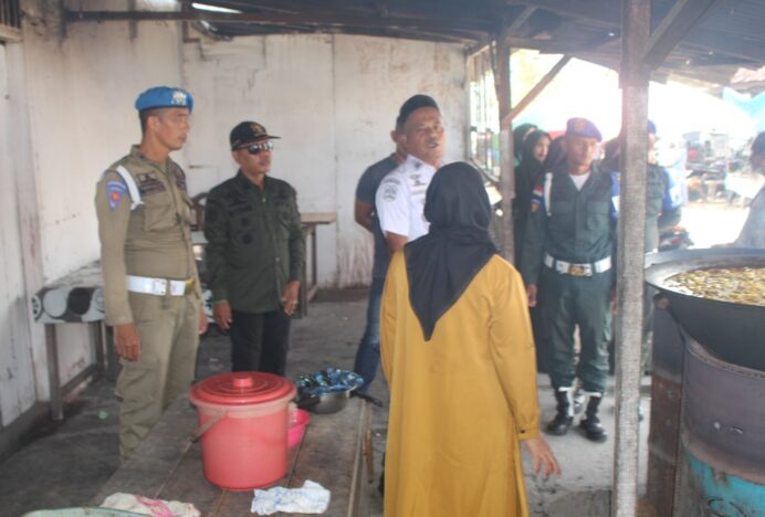 Satpol PP dan WH Aceh Besar Tindaklanjut Laporan Warga di Pasar Sibreh