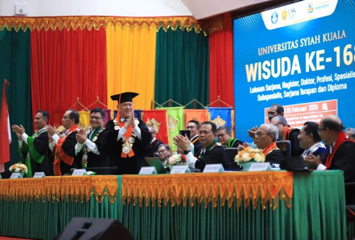Sampaikan Pidato Terakhir di Wisuda, Rektor USK Ajak Mahasiswa Tingkatkan Kepedulian Sosial
