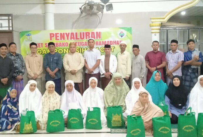 Sihom Cot Berbagi, Pemerintah Gampong Salurkan Sembako di Malam Ramadan