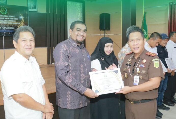 Kemenag Aceh Besar Terima Penghargaan dari Kejari atas Percepatan Sertifikat Tanah Wakaf