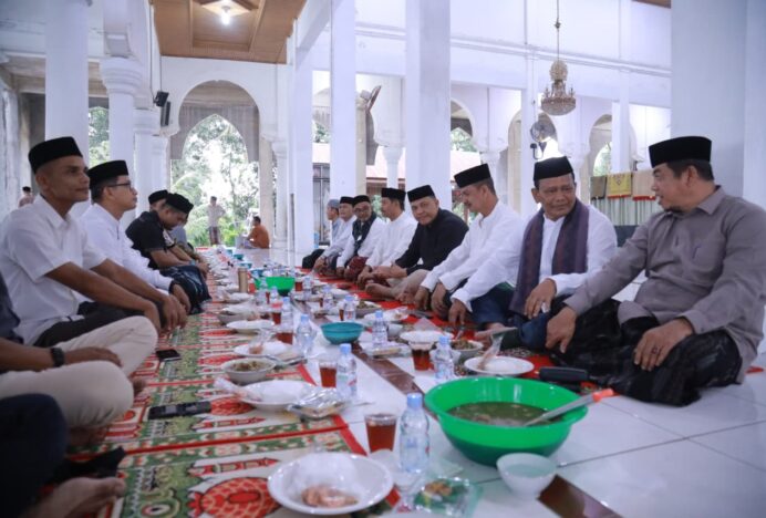 M Nur Sebut Wakil Bupati Disambut Hangat Saat Safari Ramadhan di Kuta Baro