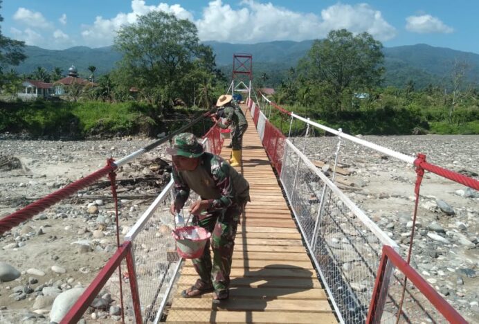 TNI Percepat Perbaikan Jembatan Gantung di Aceh Tenggara, Progres Capai 96 Persen