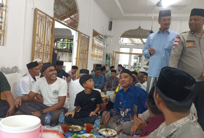Pererat Silaturahmi, Camat Kuta Baro Buka Puasa Bersama Masyarakat Lambro Bileu