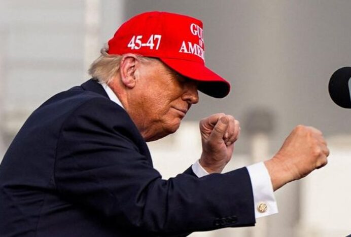 Trump Gelap Mata, Ogah Negosiasi-Perang Kelar jika Pemimpin Iran Habis