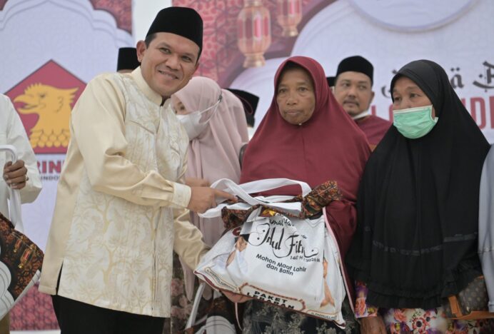 Wagub Aceh Buka Puasa Bersama Korban Bencana di Huntara Pijay