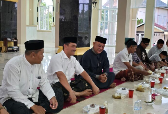 Wabup Aceh Besar Bersama Camat Blang Bintang Safari Ramadhan di Sungai Makmur