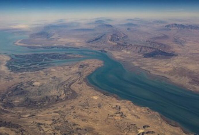 Iran Disebut Bakal Izinkan Kapal Lewat Selat Hormuz Asalkan Pakai Yuan