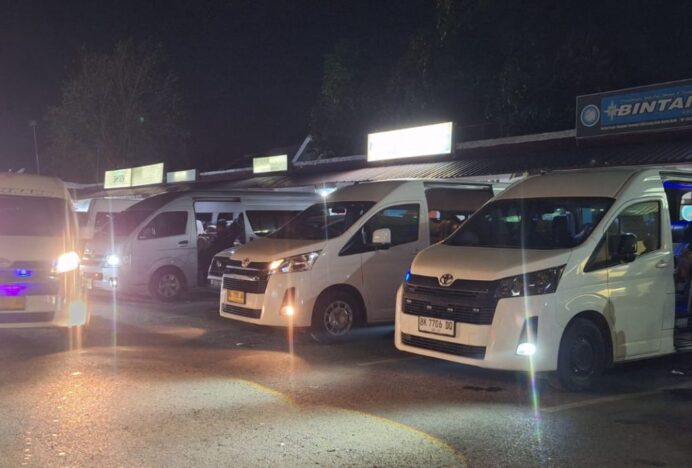 Pemudik Mulai Padati Terminal Minibus Lueng Bata Banda Aceh Jelang Idul Fitri 1447 H