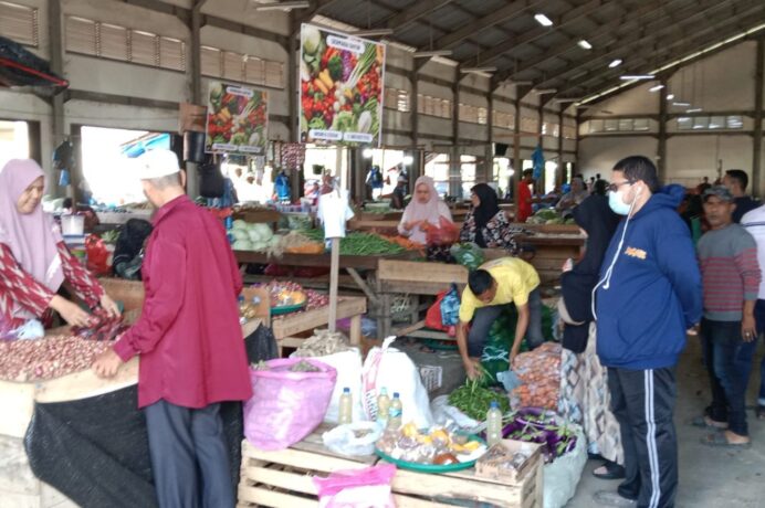 Jelang Meugang Idul Fitri Pasar Induk Lambaro Dipadati Warga