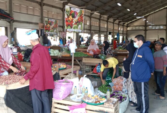 Jelang Meugang Idul Fitri Pasar Induk Lambaro Dipadati Warga