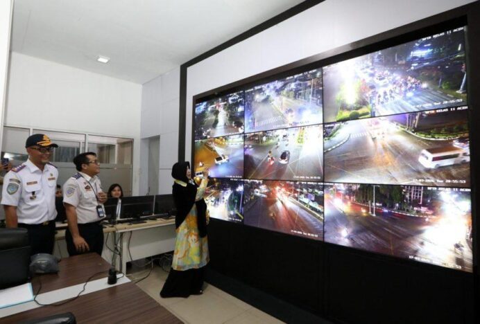 Pantau Arus Mudik Lewat CCTV, Illiza Pastikan Warga Tinggalkan Banda Aceh dengan Aman dan Nyaman