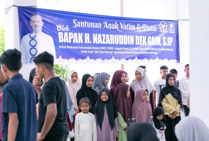 Ketua MKD DPR RI Dek Gam Santuni 160 orang anak Yatim di Blang Bintang