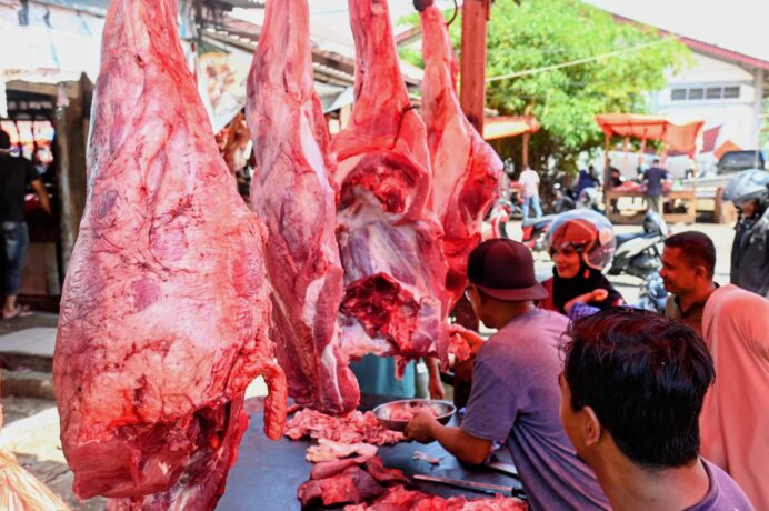 Penjual daging meugang pasar Induk Lambaro
