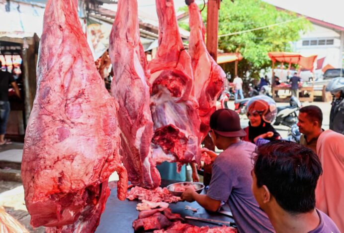 Penjual daging meugang pasar Induk Lambaro