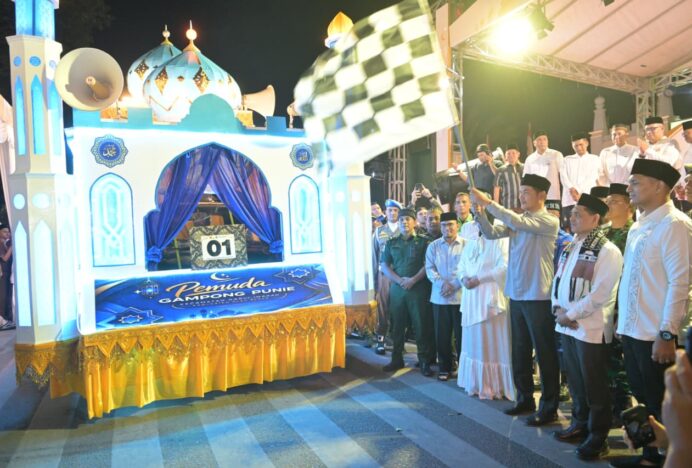 Sekda Aceh Lepas Pawai Takbir Idul Fitri 1447 H depan Masjid Raya Baiturrahman