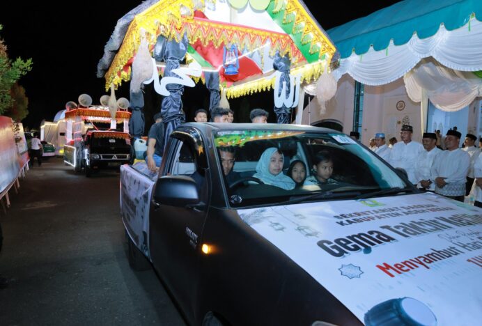 Syech Muharram Lepas Peserta Pawai Takbir Keliling Aceh Besar