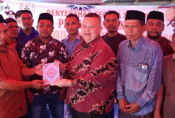 Wabup Agara Serahkan Bantuan Presiden Prabowo untuk Warga Terdampak Banjir