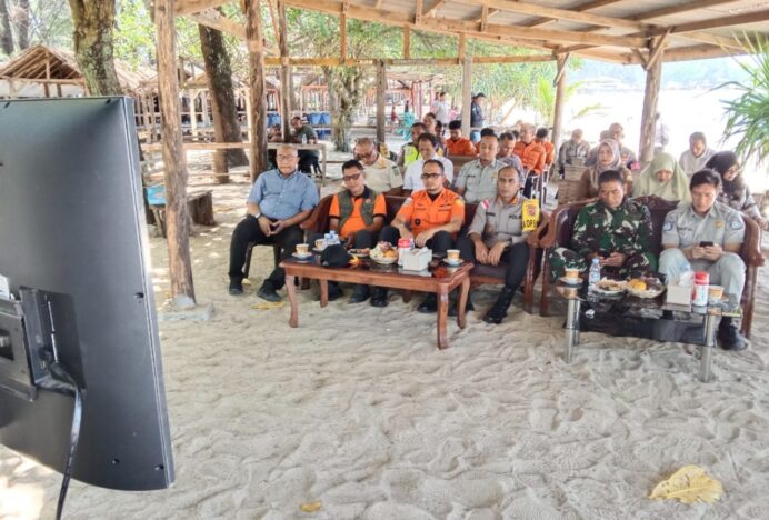 Asisten I dan Kapolres Aceh Besar Ikuti Zoom Meeting Pemantauan Objek Wisata Dipimpin Kapolri