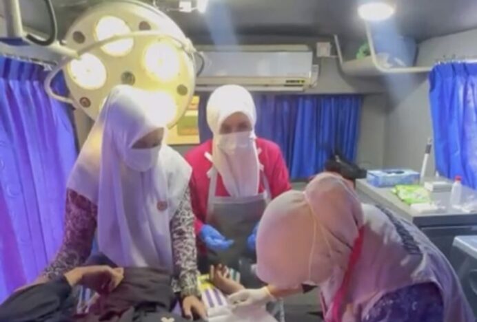 BKKBN Aceh dan IBI Aceh Besar Beri Layanan KB bagi Pemudik di Posko Lhoknga