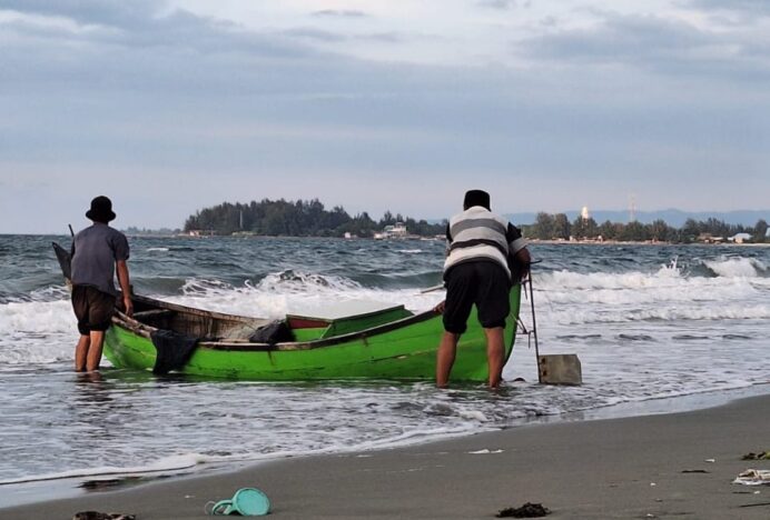 Nelayan Lam Awe Peukan Bada Kembali Melaut di Pasca Idul Fitri