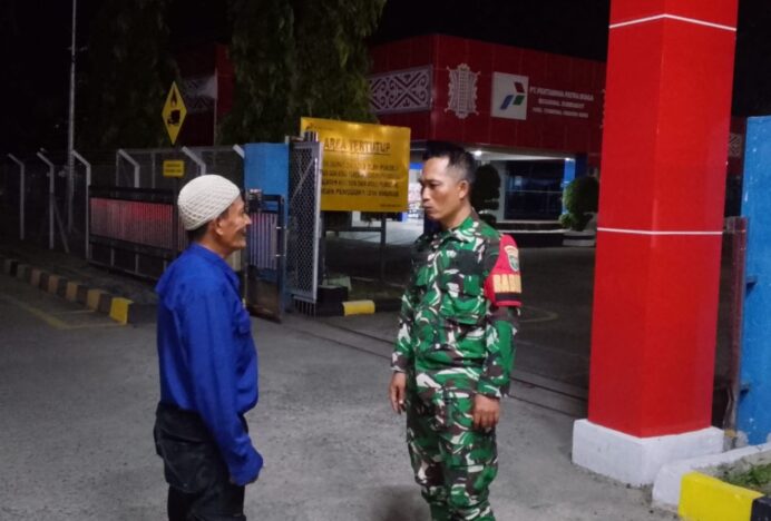 Waspada Malam Hari, Babinsa Patroli Rutin di Wilayah Mesjid Raya