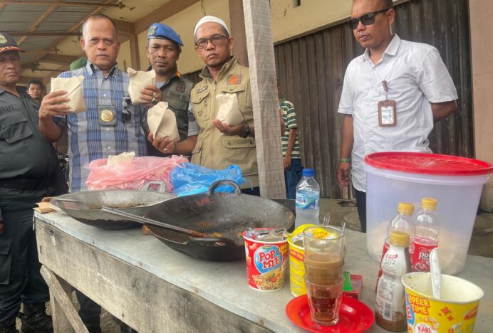 Satpol PP dan WH Aceh Besar Grebek Pesta Makan Siang Saat Ramadhan di Pasar Induk Lambaro