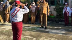 Pimpin Upacara Perdana Pasca Idul Fitri di SD Buengcala, Camat Kuta Baro Tekankan Pentingnya Akhlak dan Budi Pekerti