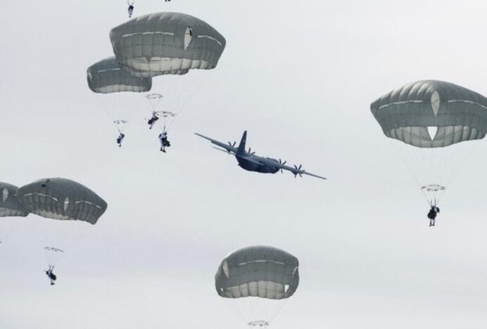 Ribuan Tentara Penerjun Payung AS Tiba di Timteng, Siap Serbu Iran
