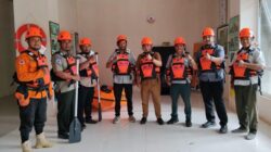 BPBD Kota Banda Aceh Serahkan Pelampung dan Helm Keselamatan untuk Penjaga