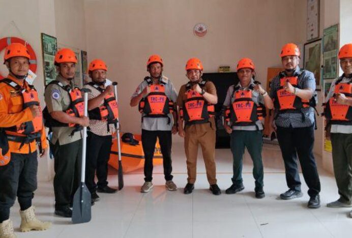 BPBD Kota Banda Aceh Serahkan Pelampung dan Helm Keselamatan untuk Penjaga