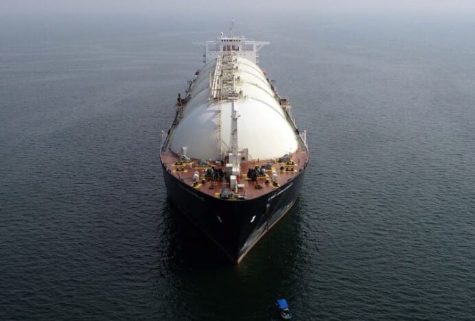 Tanker LNG Pertama yang Coba Terobos Hormuz Tak Bermuatan Kargo