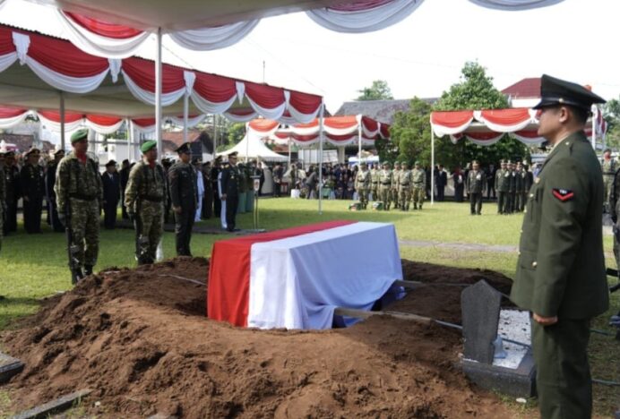 Pangdam IM Hadiri Pemakaman Militer Kopda Anumerta Farizal Romadhon