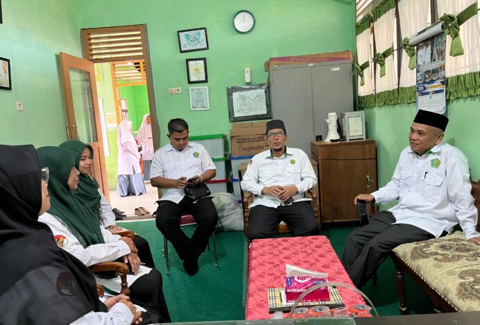 Kankemenag Aceh Singkil Pantau Ujian Madrasah Berbasis Android (UM) TA 2025/2026 di MAN Aceh Singkil