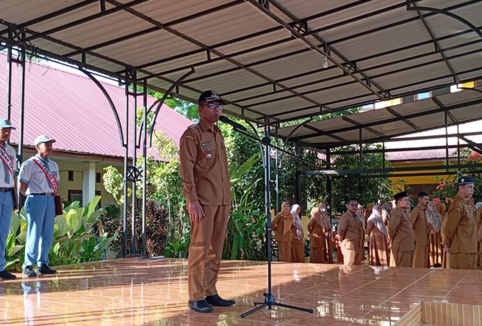 Camat Peukan Bada Tekankan Disiplin dan Kejujuran di SMAN 1