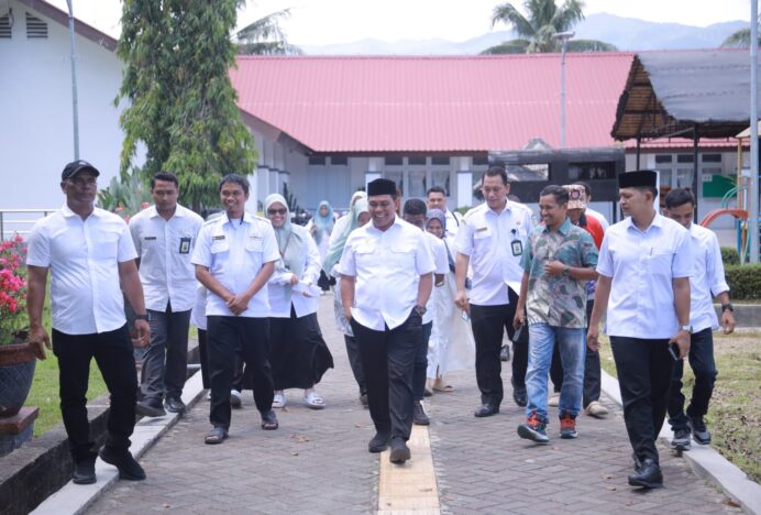 Bupati Aceh Besar Sambangi Sekolah Rakyat Darussa’adah di Darul Imarah