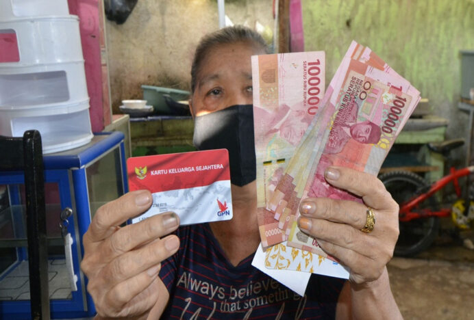 Kemensos Coret 11.000 Penerima Bansos, Cek Status di Sini