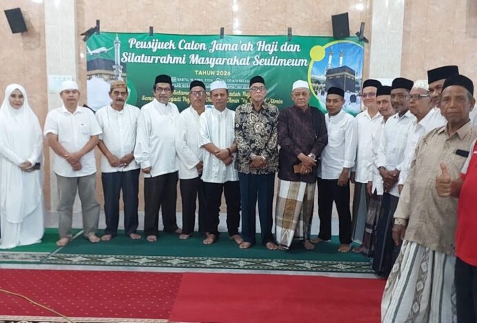 Masyarakat Seulimeum Peusijuk Calon Jamaah Haji