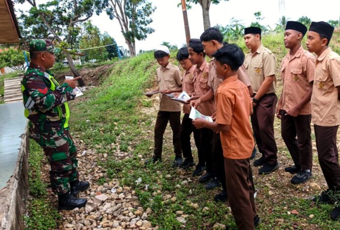 Babinsa Koramil 24/Lembah Seulawah Ajak Siswa SMK PP Saree Daftar TNI AD Gelombang II 2026