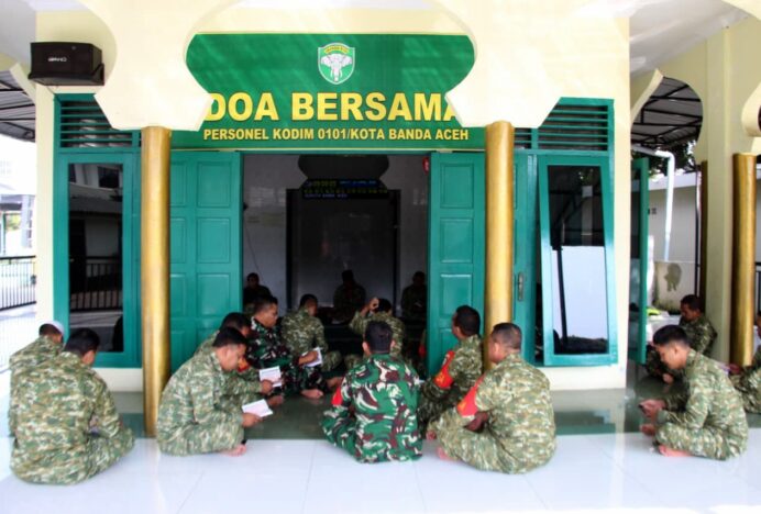 Prajurit Kodim 0101/KBA Doakan Kesembuhan Praka Riko Pramudia