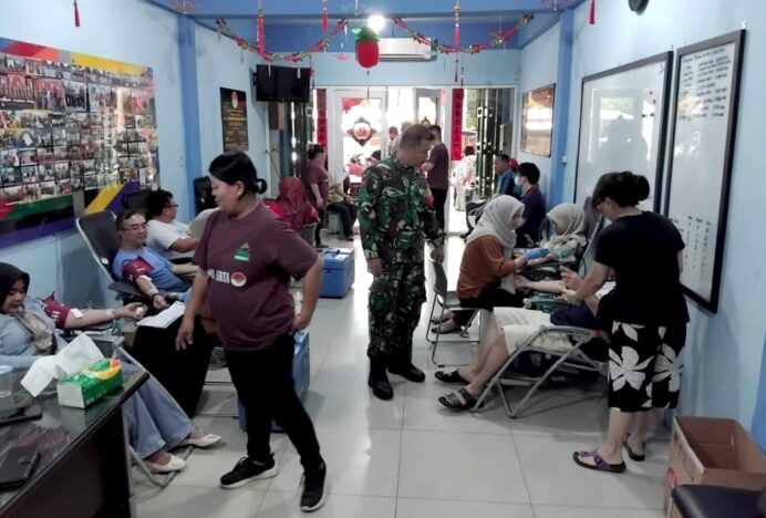 Babinsa Peunayong Monitor Donor Darah Yayasan Hakka Aceh
