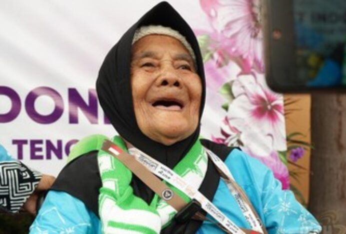 Mbah Sarmi Asal Madiun, Berangkat Haji Usia 90 Tahun