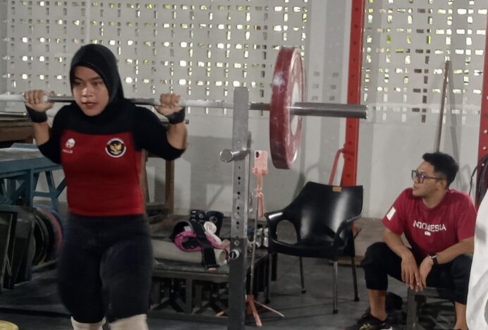 Lifter Putri Aceh Nadita Aprilia Catat Prestasi Cemerlang di Kejurnas, Raih Tiga Emas