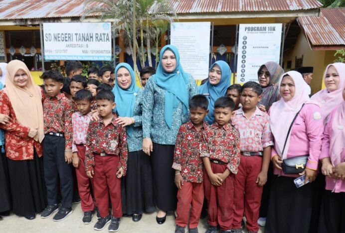 Bunda Guru Aceh Semangati Murid SD Negeri Tanah Rata