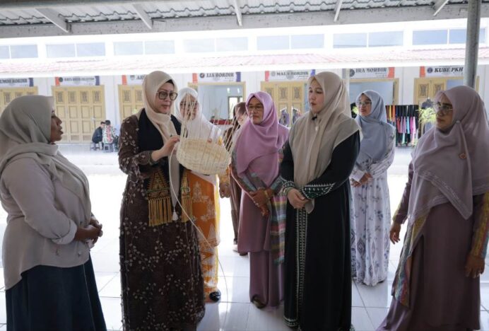 Dekranasda Nagan Raya Kunjungi Sentra Kerajinan Aceh Besar, Perkuat Kerja Sama
