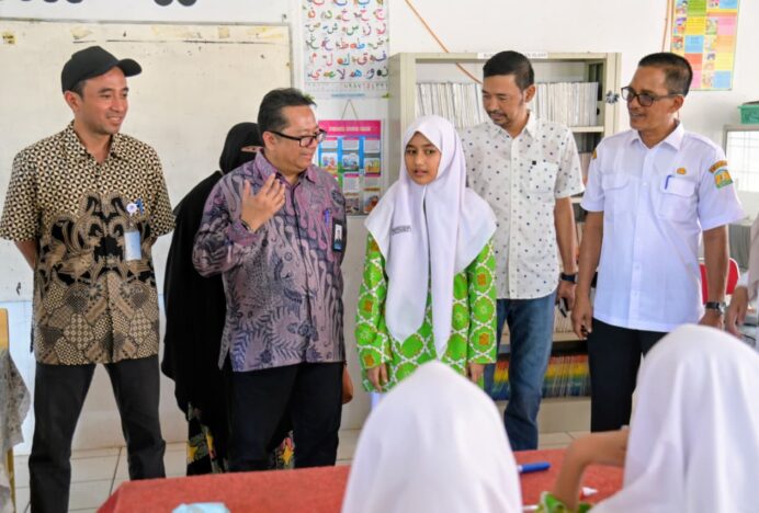Staf Ahli Menteri Pendidikan Tinjau SMPN 1 Lampeuneurut