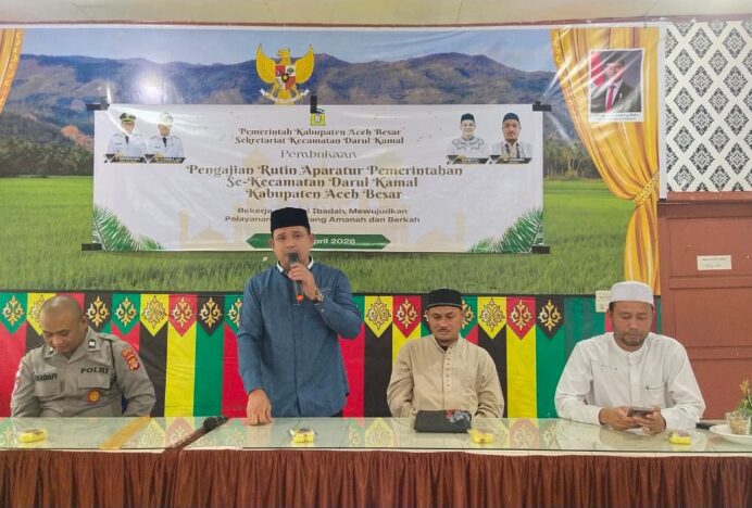 Buka Pengajian Rutin, Camat Darul Kamal Ajak Aparatur Bahas Isu Sosial hingga Hukum Adat