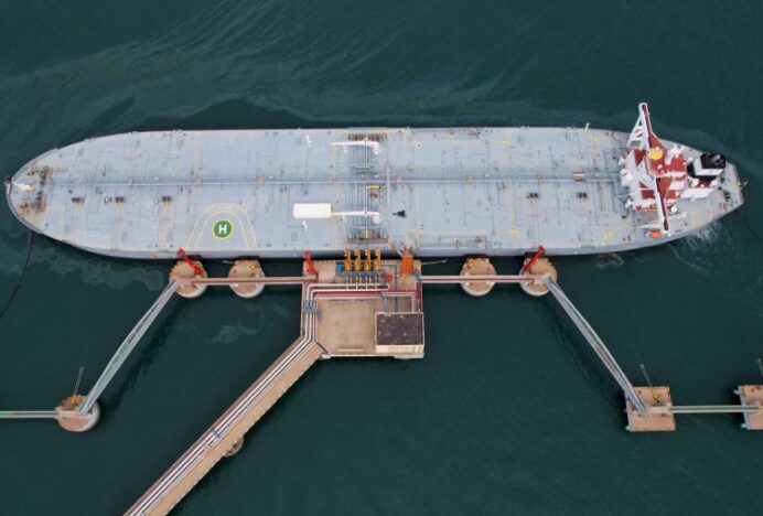 2 Supertanker Iran Berlabuh di India Saat Trump Umumkan Blokade