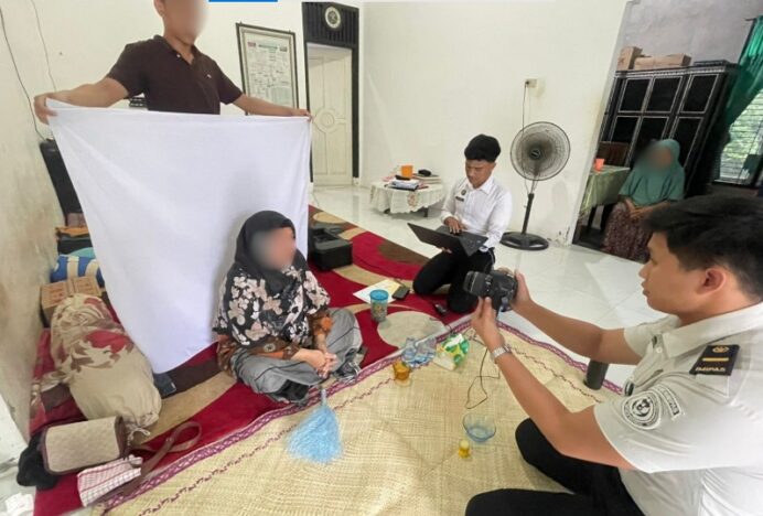 Imigrasi Banda Aceh Jemput Bola Layani Pemohon Sakit hingga ke Ambulans